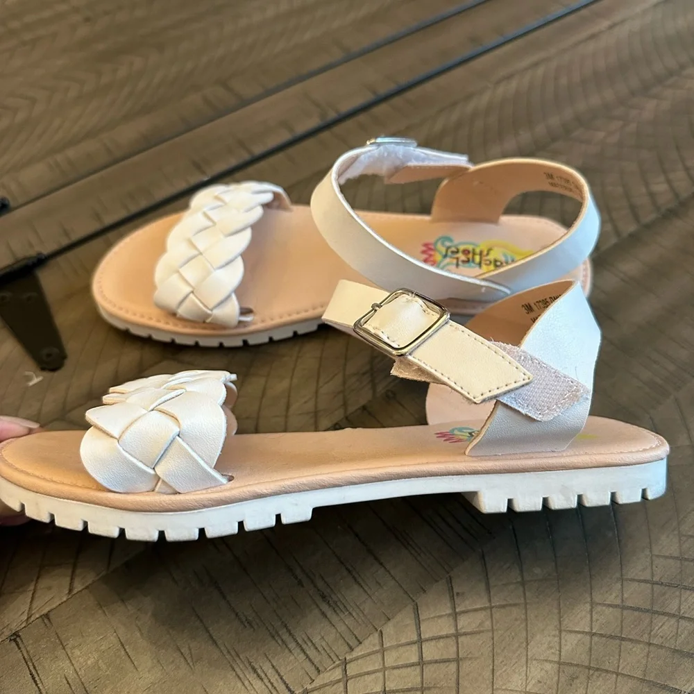 Girls dressy sandals, size 3 white braided flat open toe